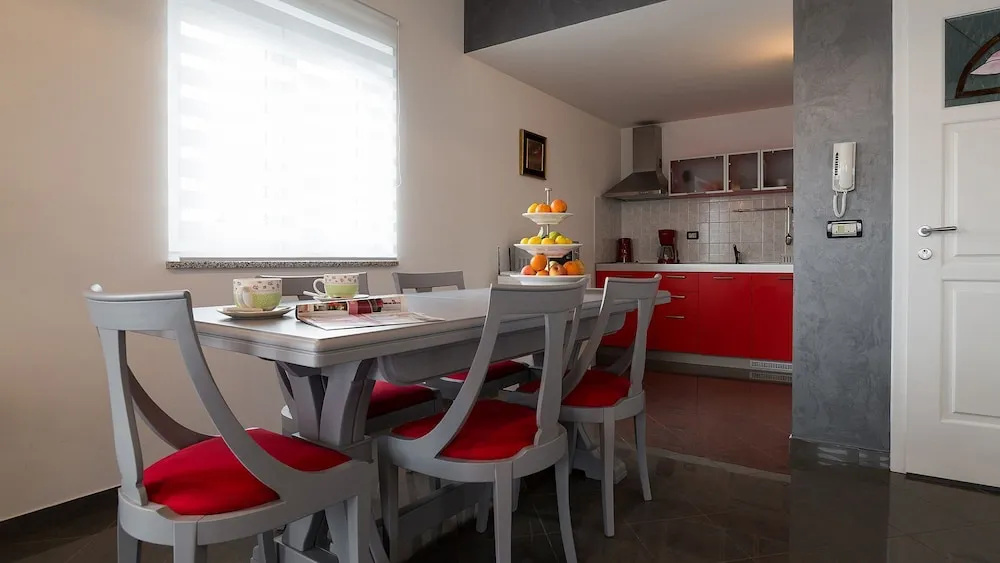 5Bed Villa-Sleeps 10- Pool Parking Near the Sea