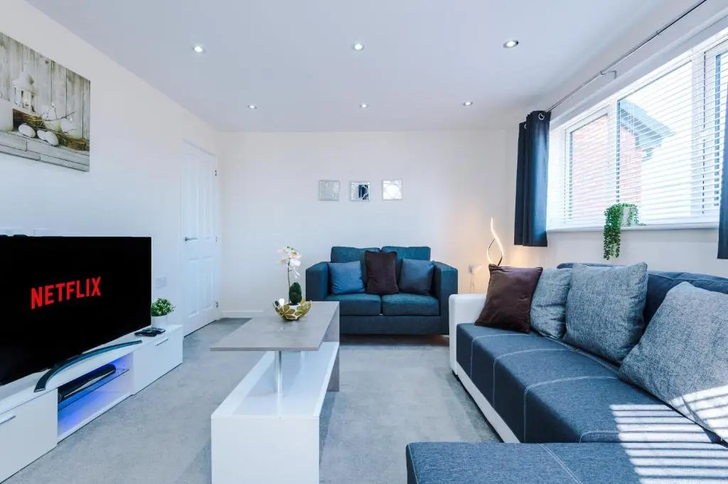 Vidale Court, 3 Bedroom House with River Irwell view, sleeps 6