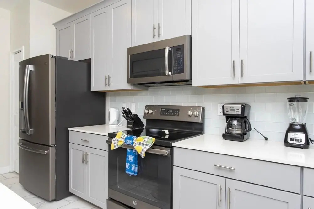 Luxurious 4 Bedroom w Screened Pool Close to Disney 1568