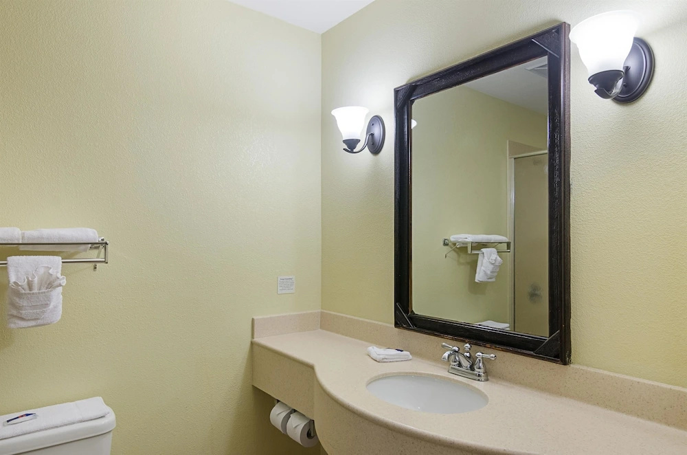 Motel 6 Park City KS