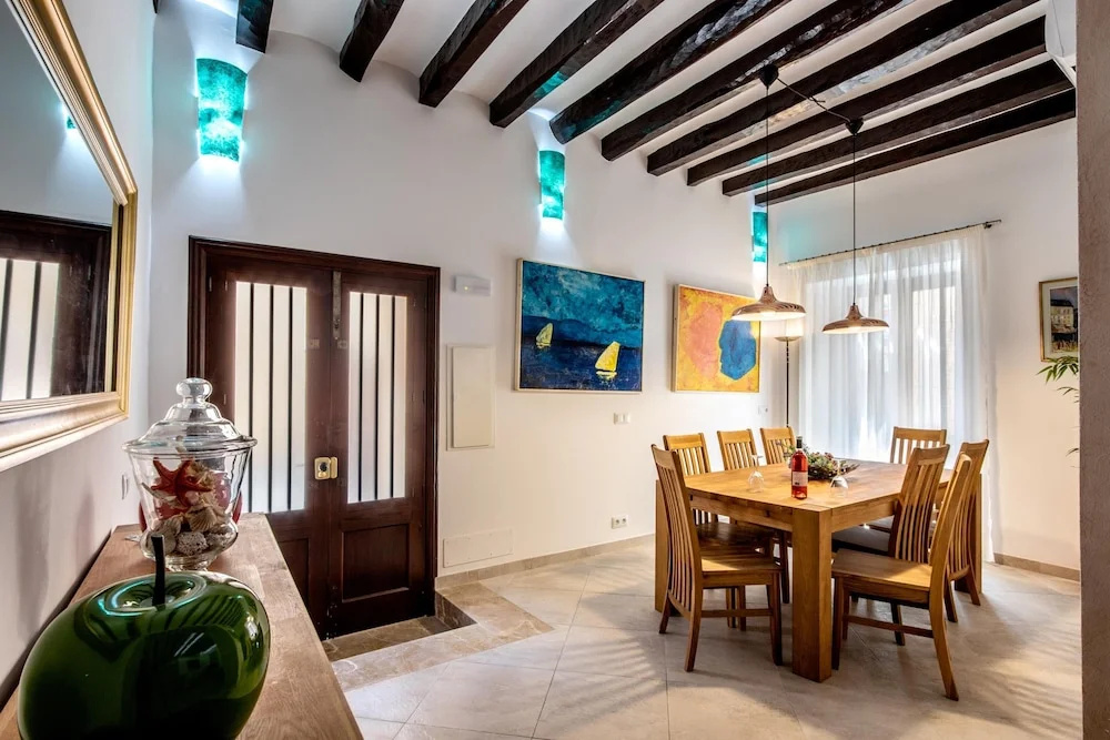 House - 4 Bedrooms with Pool and WiFi - 107923
