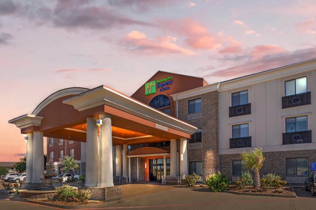 Holiday Inn Express Hotel and Suites Fairfield-North by IHG
