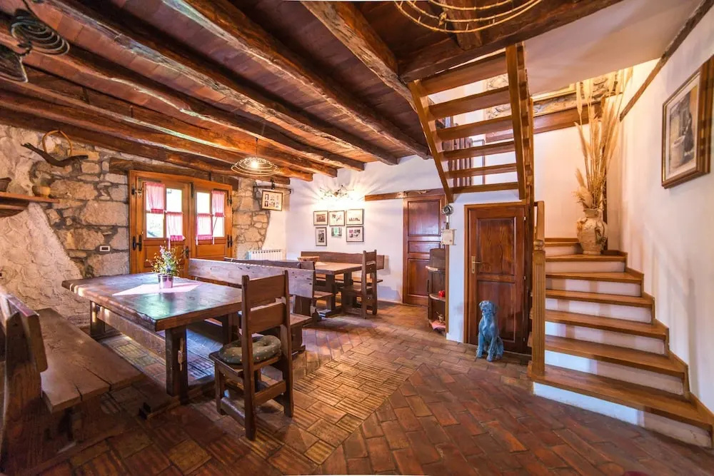 Beautiful Villa Ida & Mirko with pool in Buzet