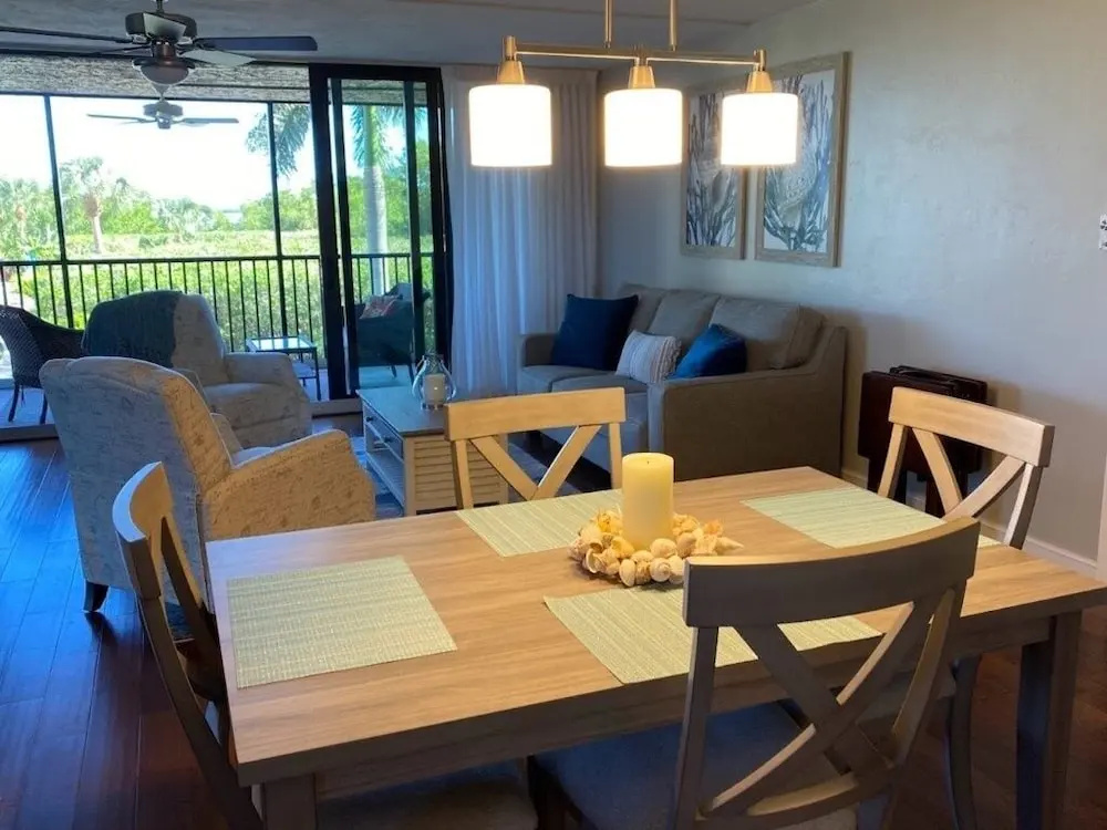 Sea Isles Bonita Beach 2 Bedroom Condo by Redawning