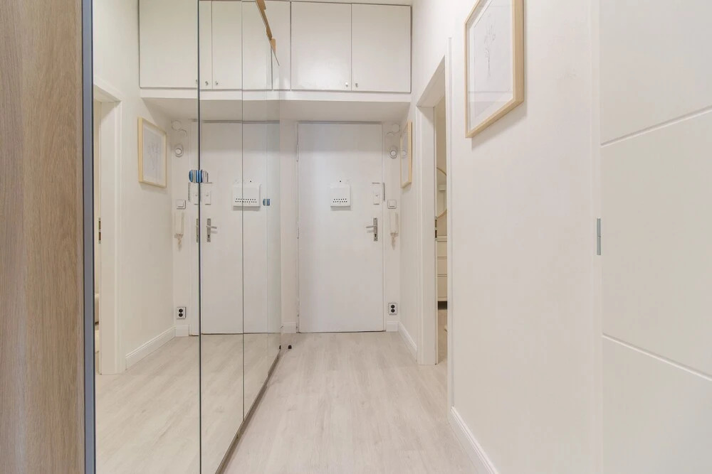 Wenceslas Apt Massage Chair by easyBNB