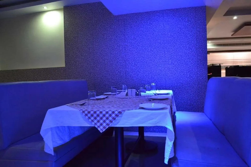OYO 740 Hotel Suravi
