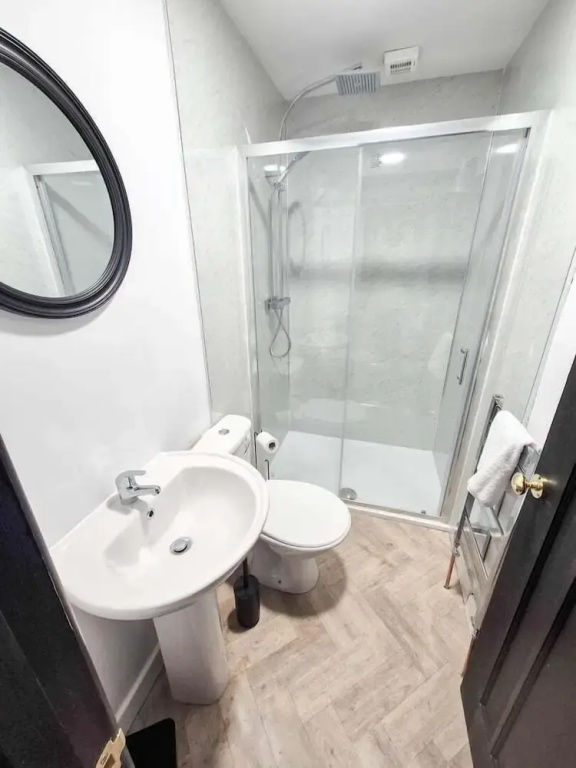 4 Bedroom House Near Swansea Marina & City Centre