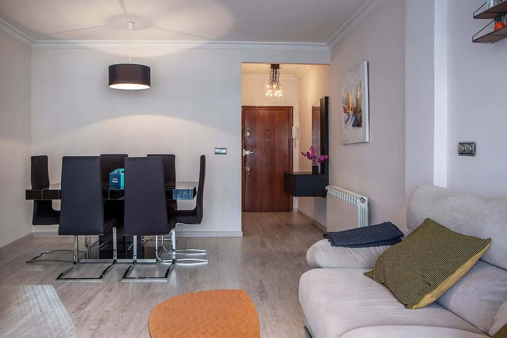 Modern 3bed Apt Next to Madrid Airport, Near Metro