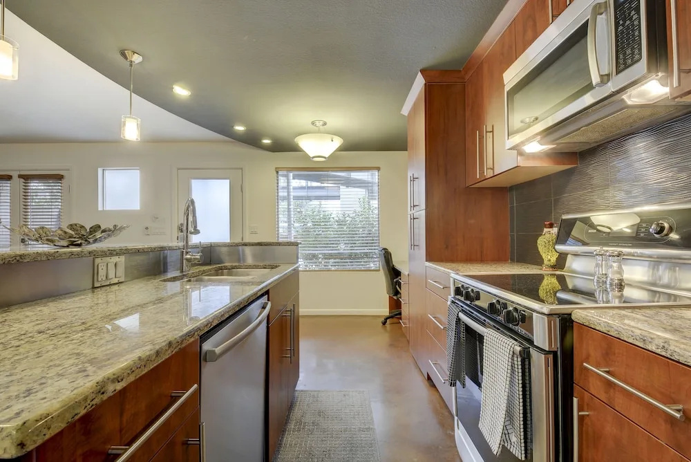 Remodeled E Cesar Chavez Condo by RedAwning