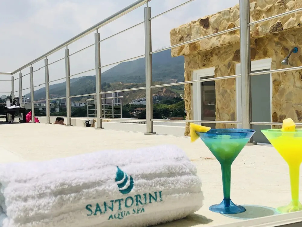 Apartasuites La Flora