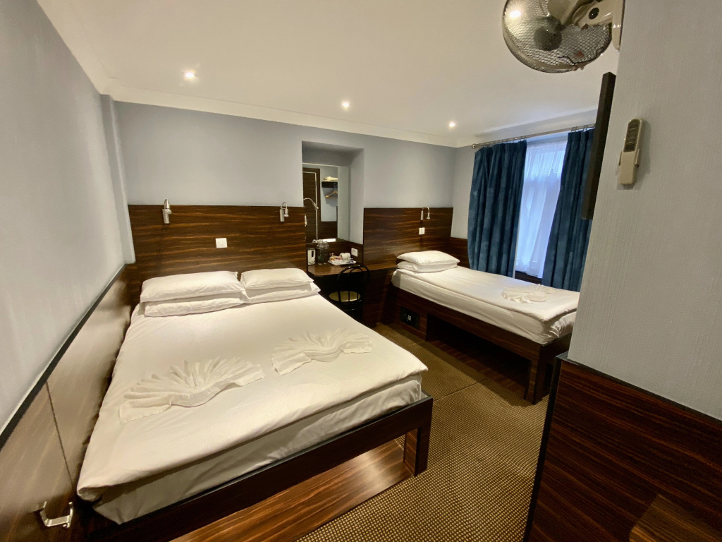 Crestfield Hotel