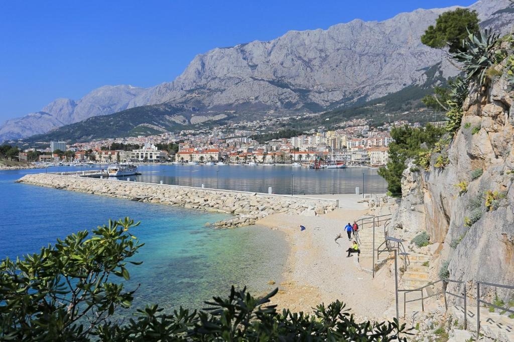 Apartments with WiFi Makarska - 19038
