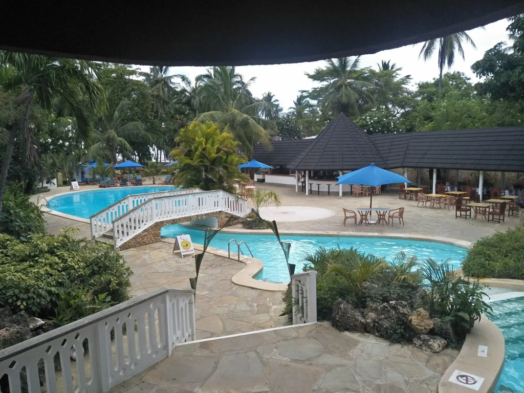 Travellers Beach Hotel & SPA
