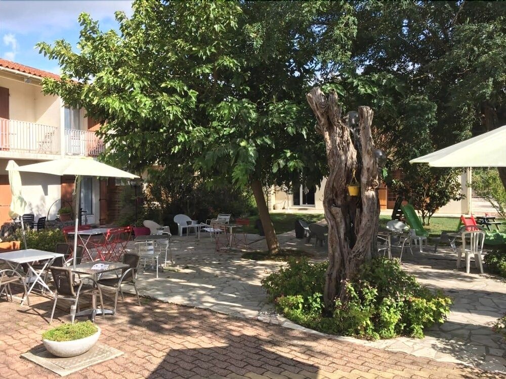 Hotel Les Vieux Acacias