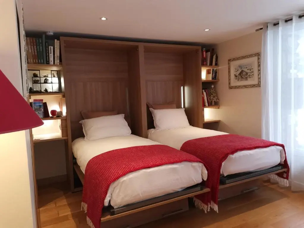 Chalet la Cachette Cyclists Skiers
