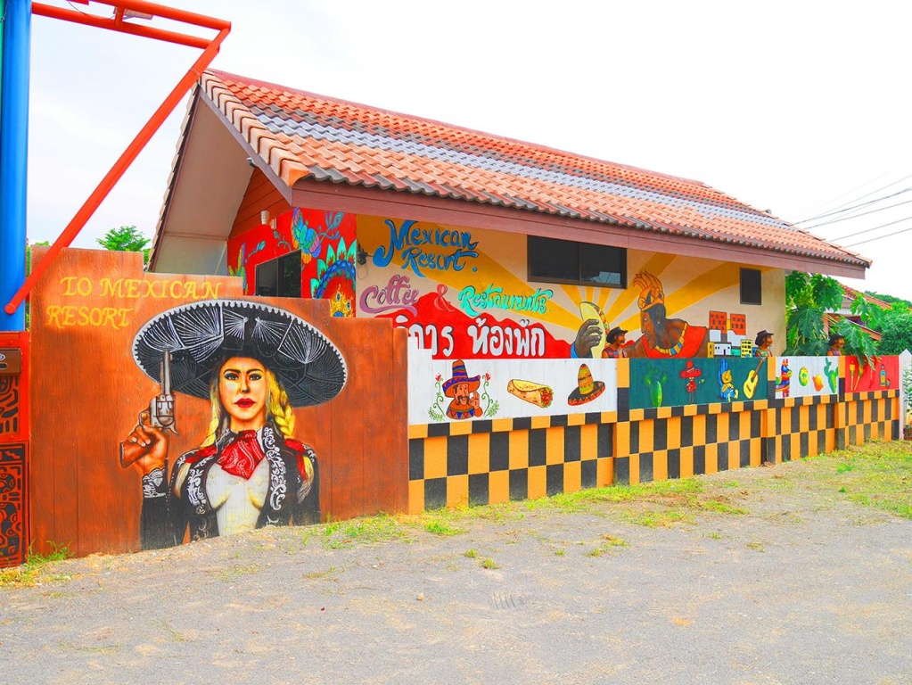 Mexican Resortlampang