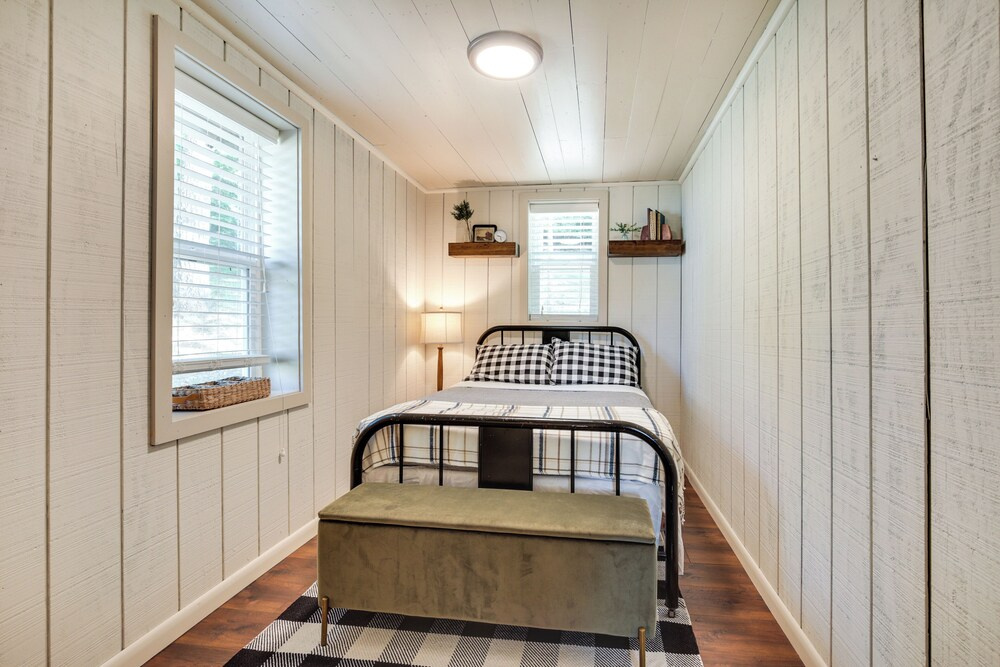 Eagle River Retreat Near Dam Lake w/ Boat Dock!
