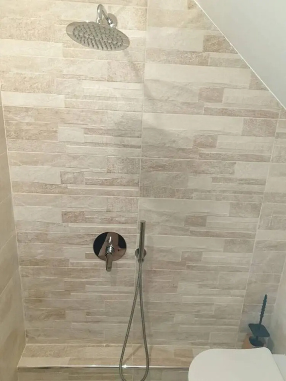 2-bed - Sleeps 4 - With Parking