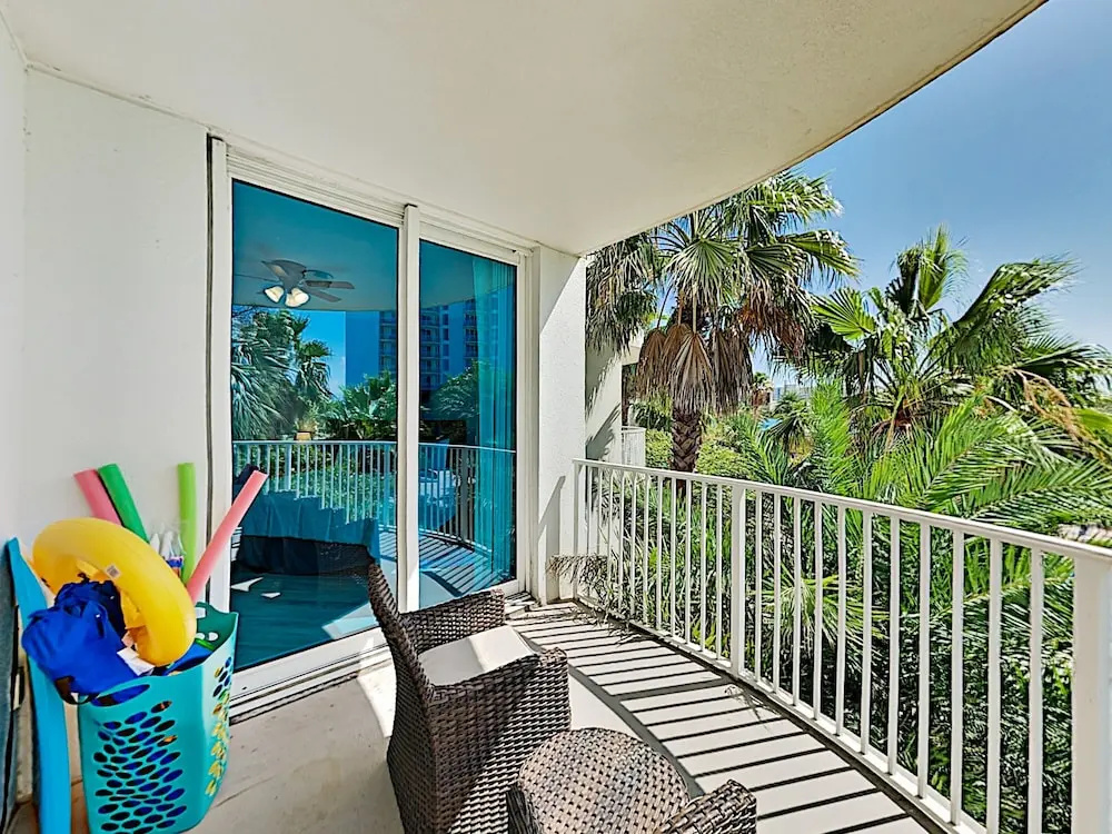 Relax At The Palms. 3rd Floor Pool View 2 Bedroom Condo