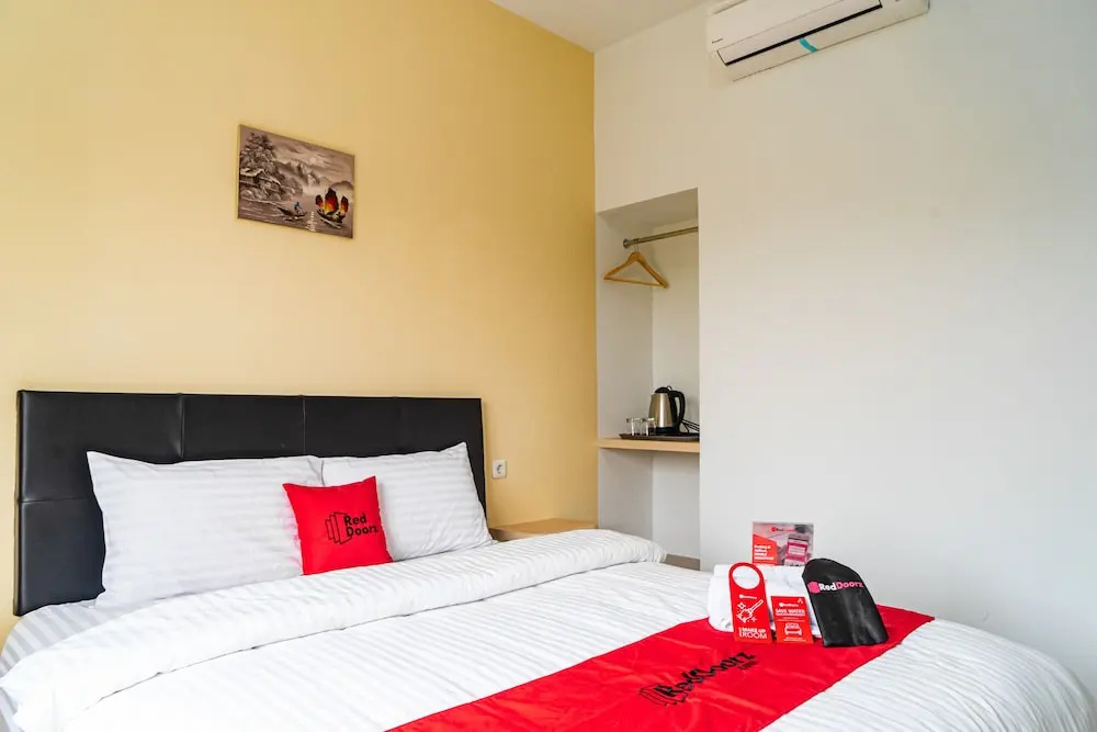 RedDoorz Plus near Teras Kota 3