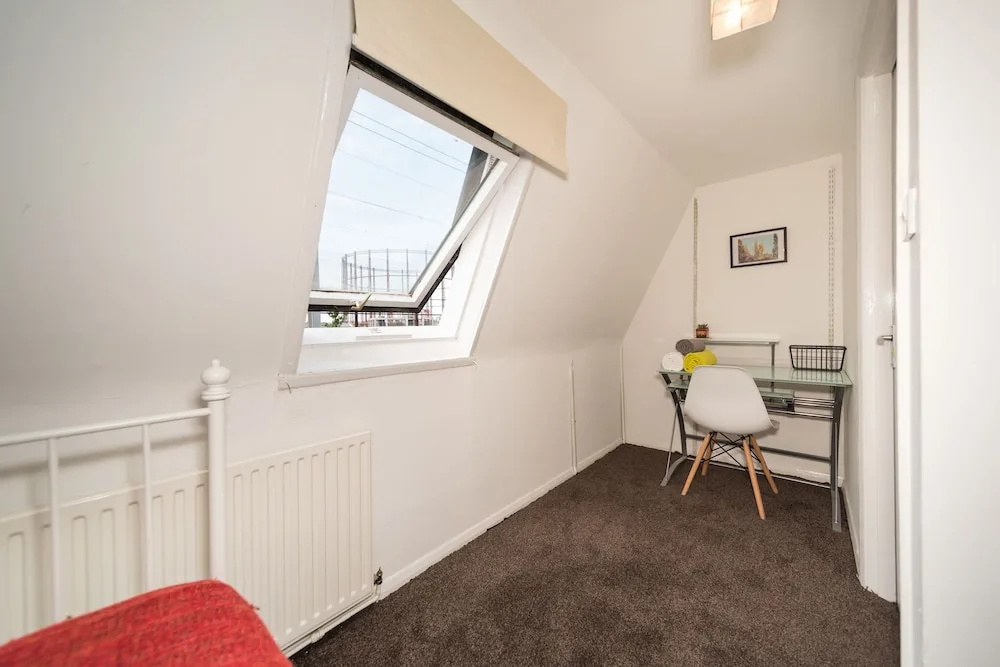 London Victoria Park 2 Bed Apt