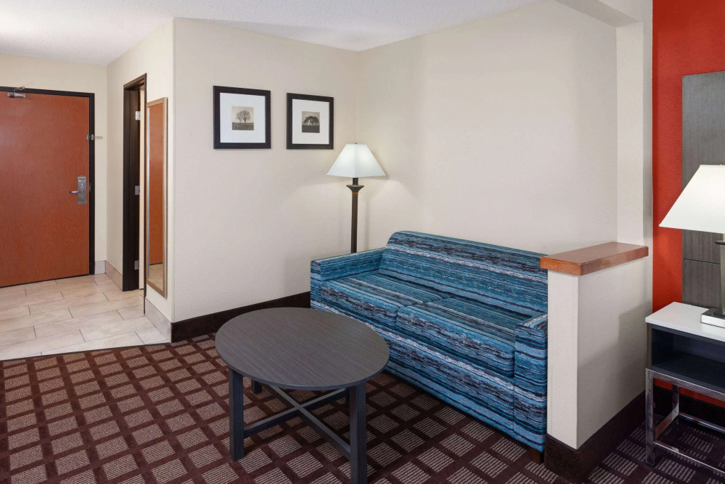 AmericInn by Wyndham Hudson