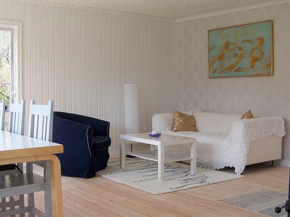10 Person Holiday Home in Skärhamn