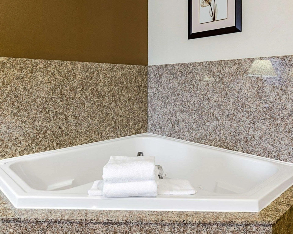 Comfort Inn & Suites Lawrence - University Area