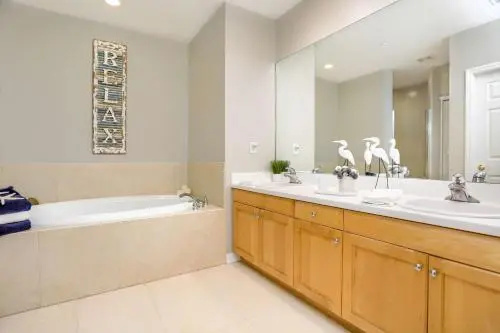 201 Harborview Grande