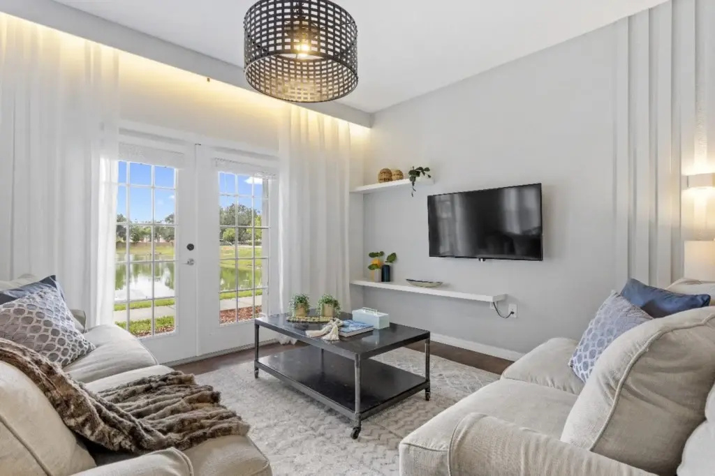 4 BD 3 BA Lucaya Village 26-108