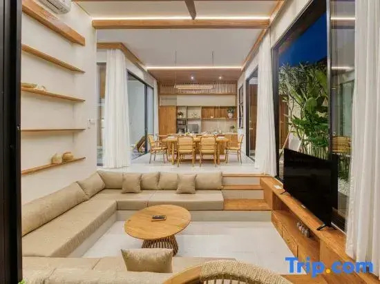 Tropical 3BR Villa 2 Private Pools in Jimbaran