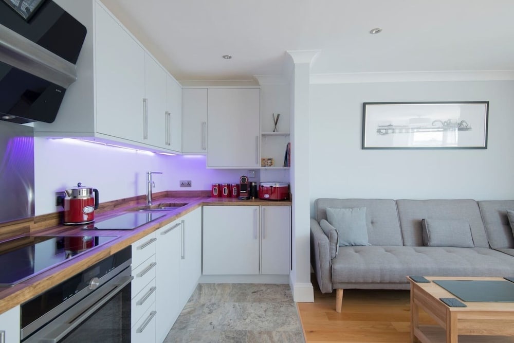 Direct Sea Views, Seafront Location & Free Parking