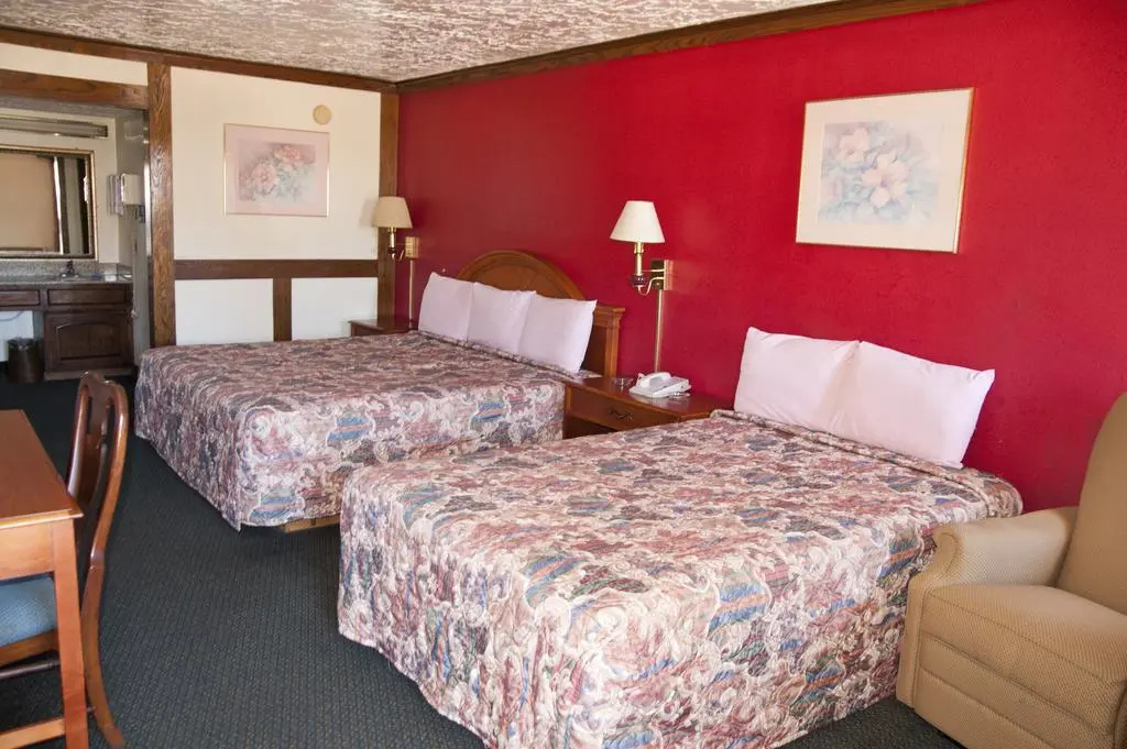 Victorian Inn & Suites