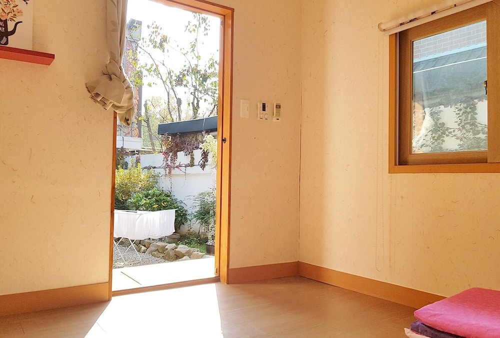 Pretty Hanok House