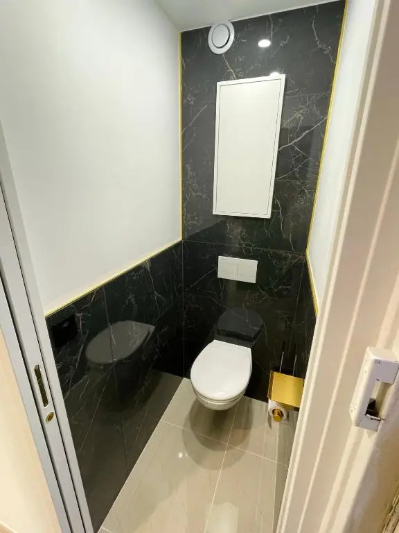 Grand studio en centre ville et à 50 mètres du port, climatisé