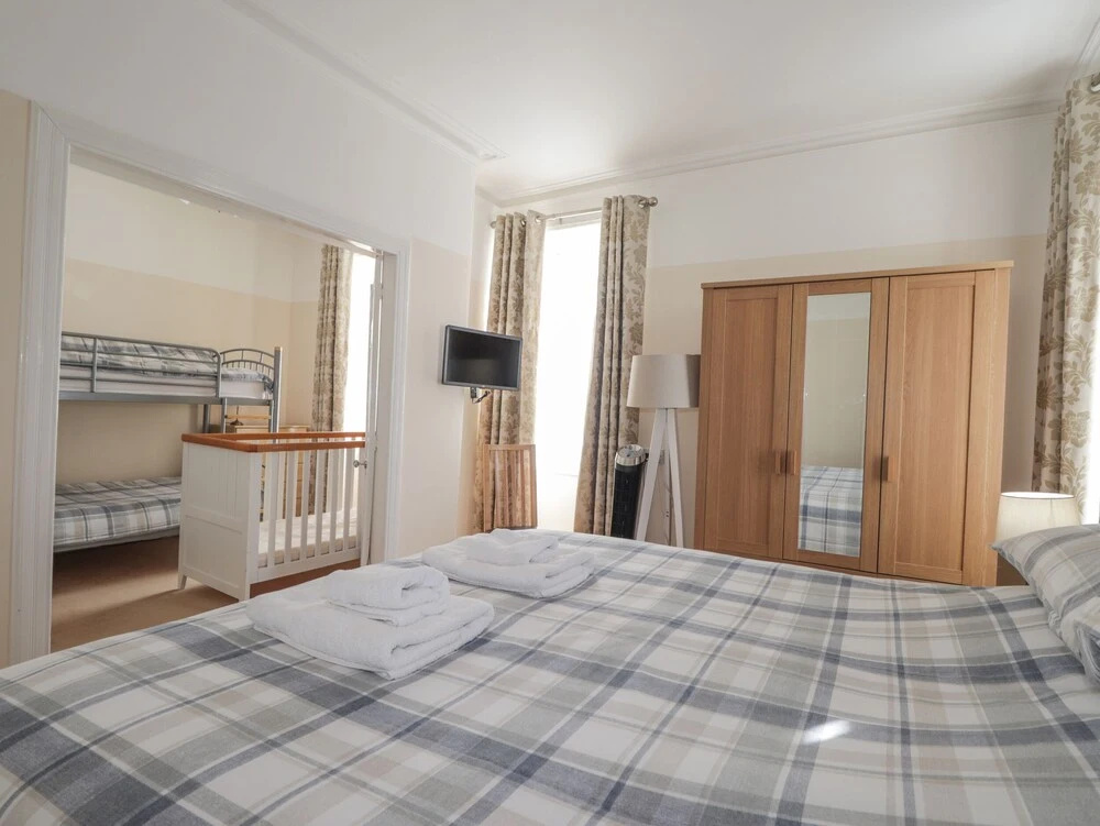 1 Seafield Street