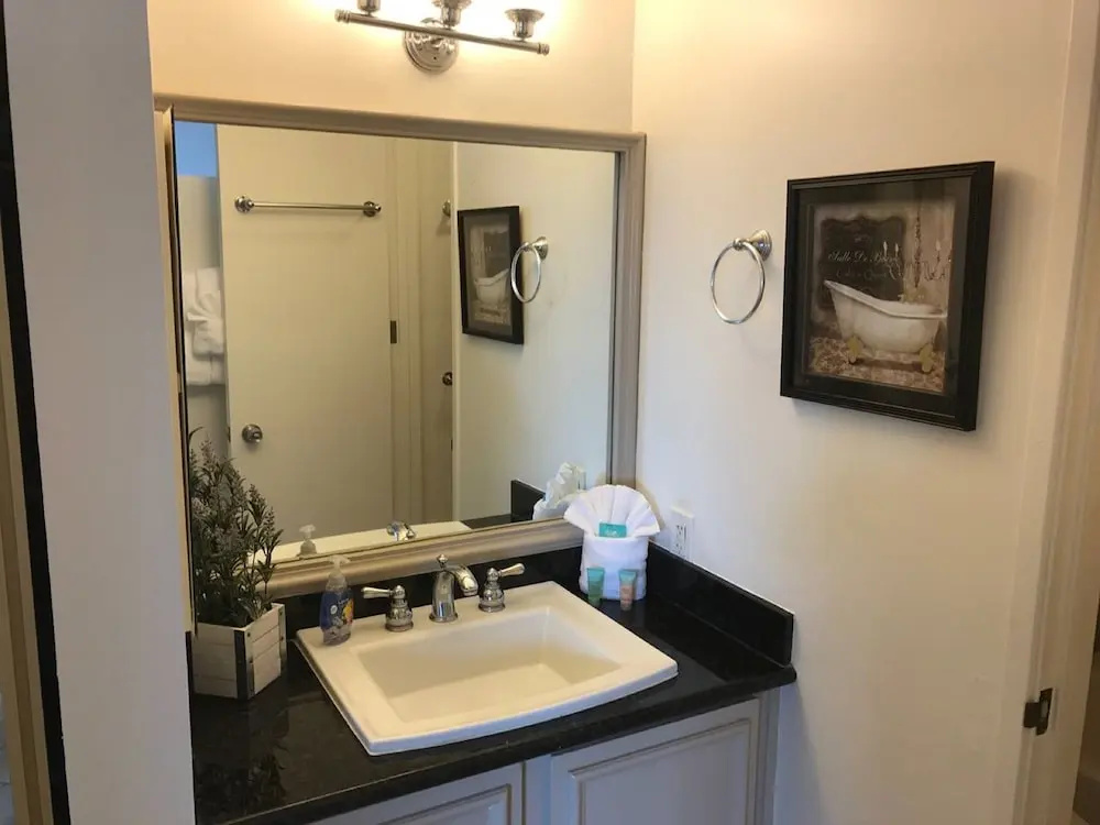 Kauhale Makai 430 - One Bedroom Condo
