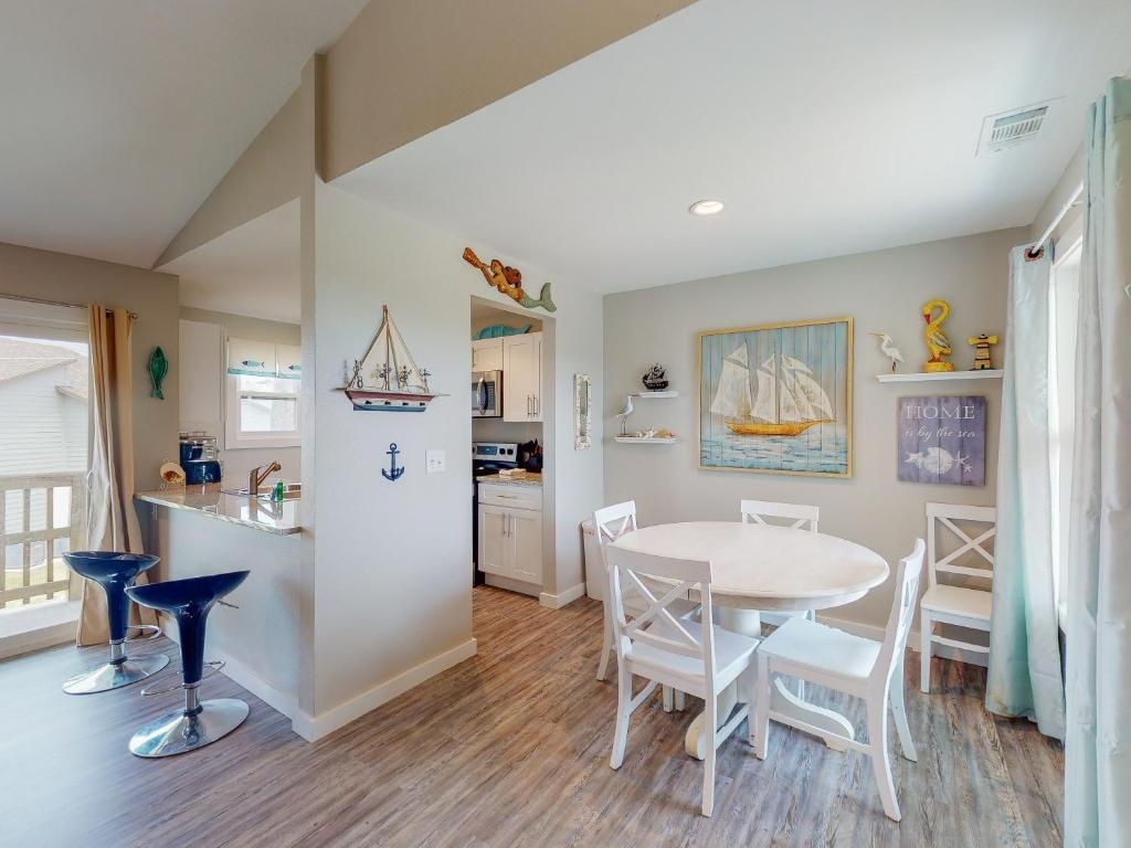 AH-C209 Newly Remodeled, 2nd Floor Condo, Right next to the Marina & Ferry
