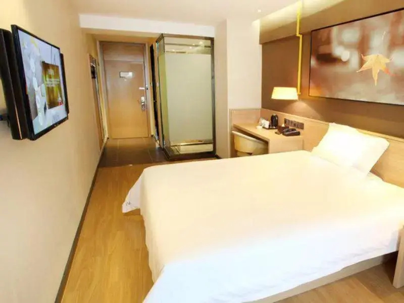 IU Hotel Xian Xijing Hospital Tonghua Gate Subway Station Branch