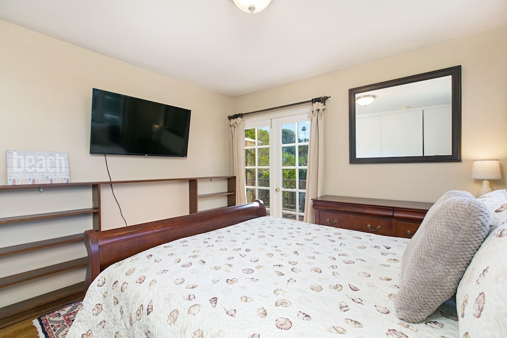 Ocean-view Ge Getaway With Huge Fenced Yard 5 Bedroom Home