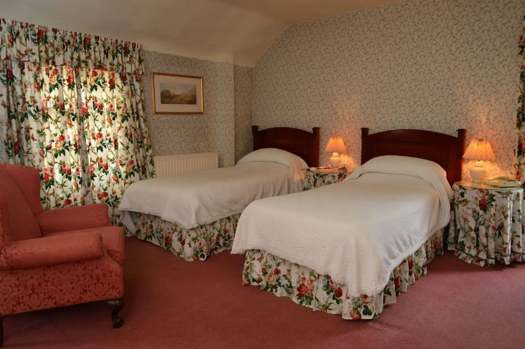Book Whole Aparthotel - Sleeps 18 - Exclusive Use - by PureStay - Free Parking