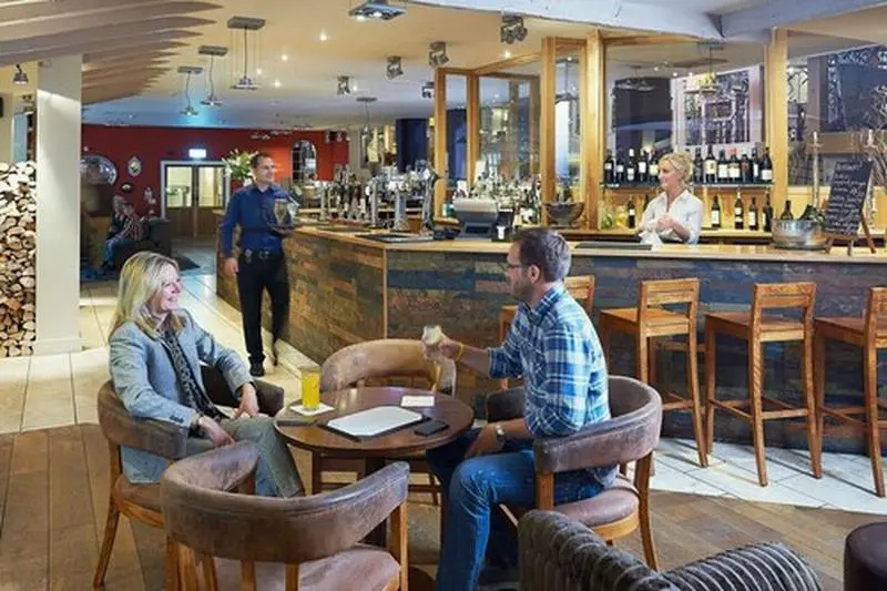 The Potters Heron - A Heartwood Inn