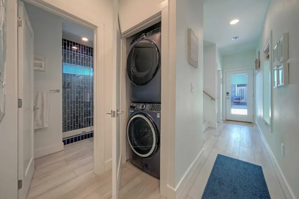 Luxury 4bdr Beach Retreat w/ Private Pool Walk to Dining + Shops Shore Thang