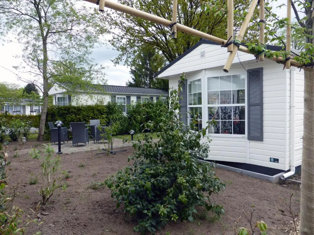 Tiny house Appelvinkje, huisje met bedstee in bosrijke omgeving