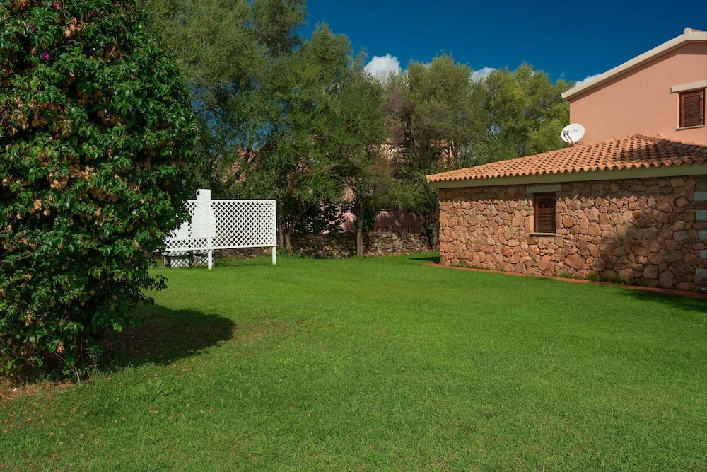 Outstanding Residenze Gallura 2 Bedroom Sleeps 5 Num0552