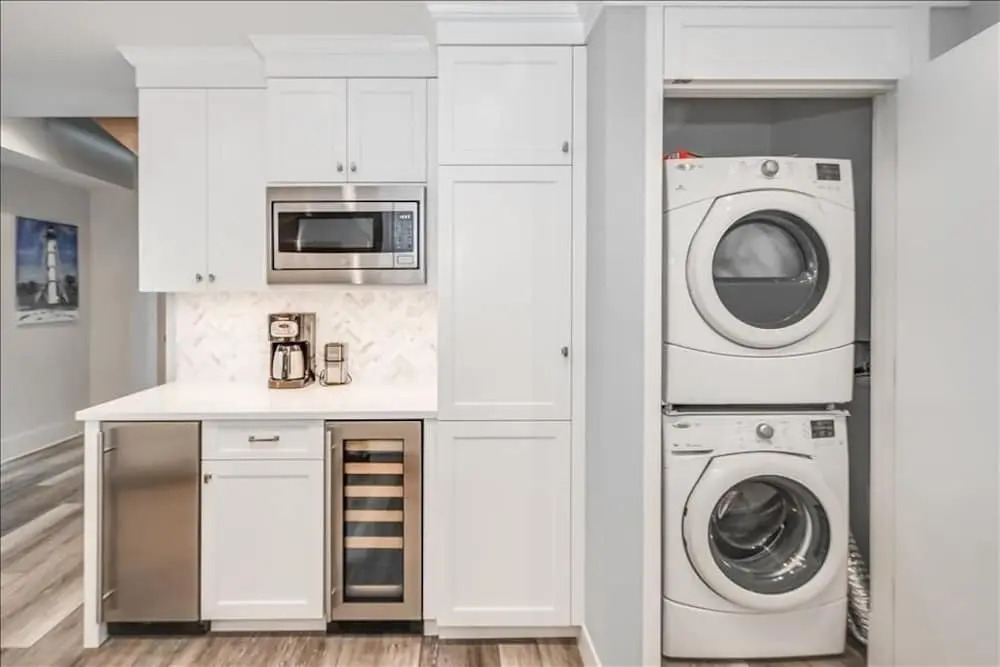 Island 11 - 3 Br home by RedAwning