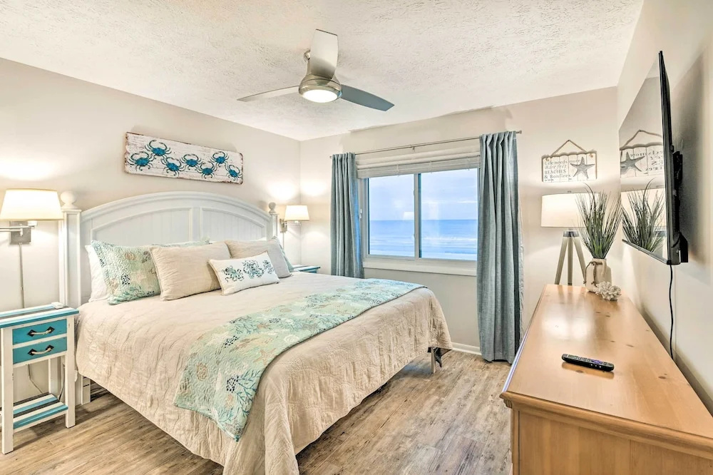Oceanfront Condo w/ Furnished Deck & Views!