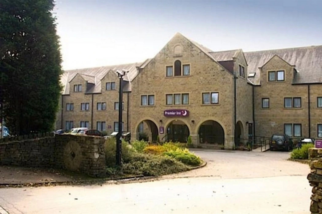 Premier Inn Huddersfield North