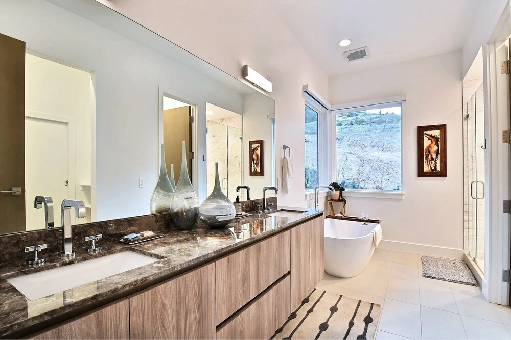 Huge & Newly Constructed 5br/5ba -private Hot Tub! 5 Bedroom Condo by RedAwning