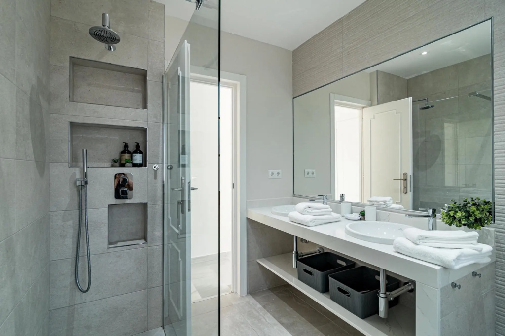 AB4 - vacation home, Marbella by Roomservices